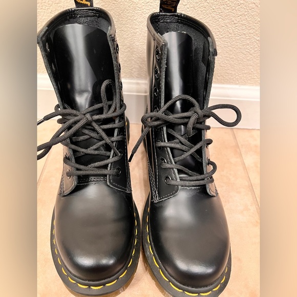 Dr. Martens Shoes - Dr. Martens Ladies 1460 Smooth Leather Boot.